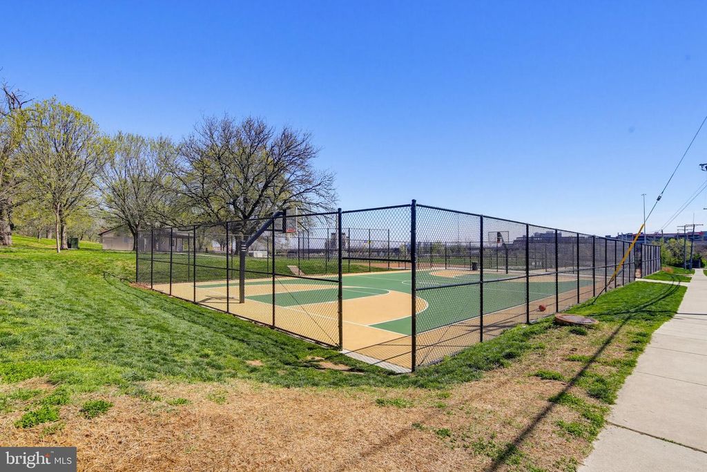 Image 36 of property listing at 122 W CLEMENT ST, Baltimore, MD 21230