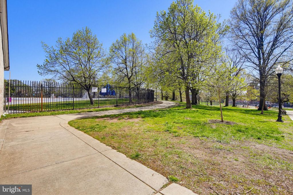 Image 37 of property listing at 122 W CLEMENT ST, Baltimore, MD 21230