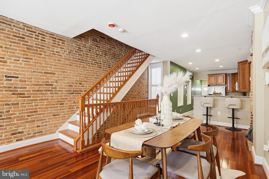 Image 7 of property listing at 122 W CLEMENT ST, Baltimore, MD 21230