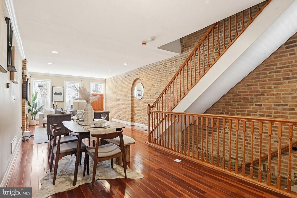 Image 8 of property listing at 122 W CLEMENT ST, Baltimore, MD 21230