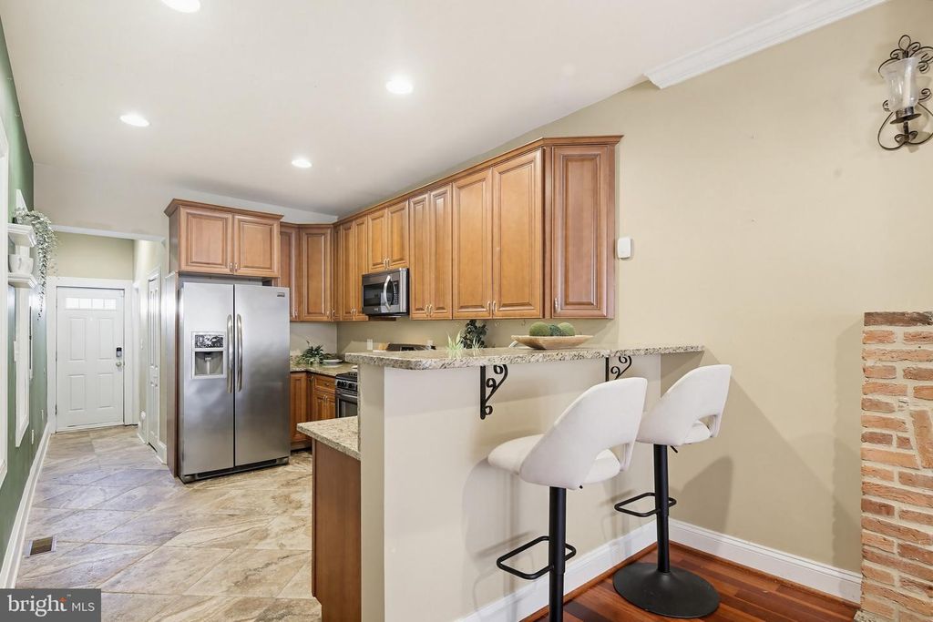 Image 9 of property listing at 122 W CLEMENT ST, Baltimore, MD 21230