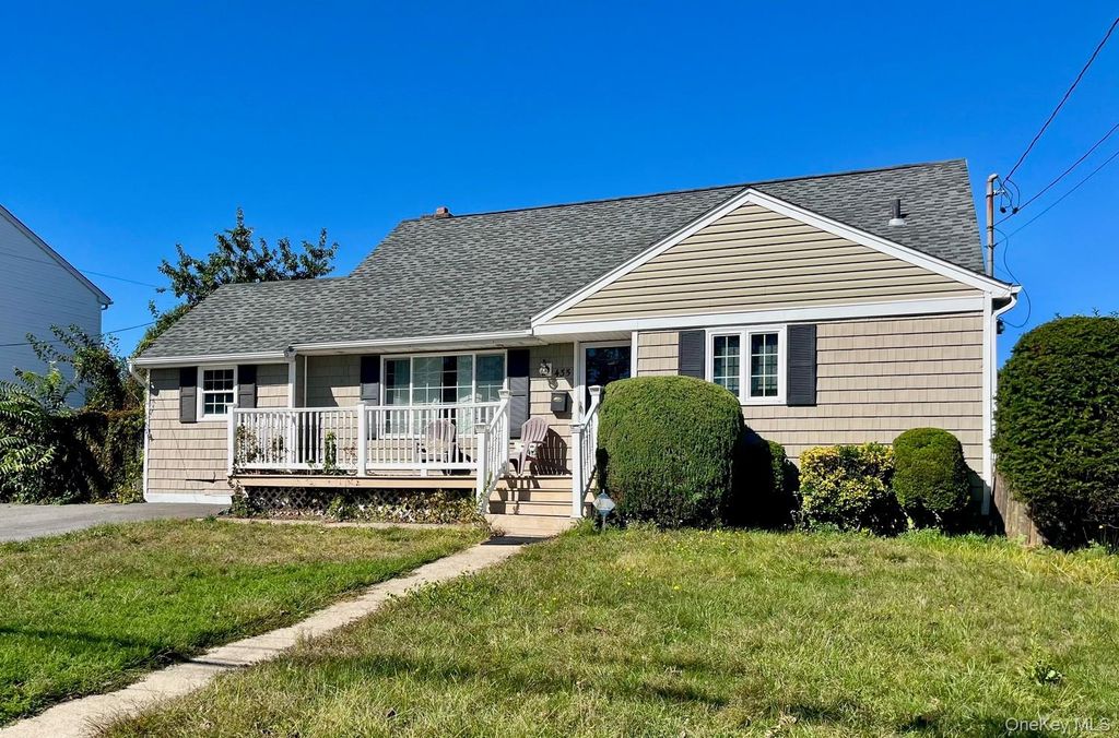 435 15th Street, West Babylon, NY 11704 — exterior
