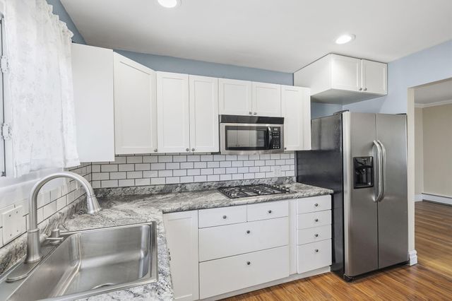 619 W North Street, Crown Point, IN 46307