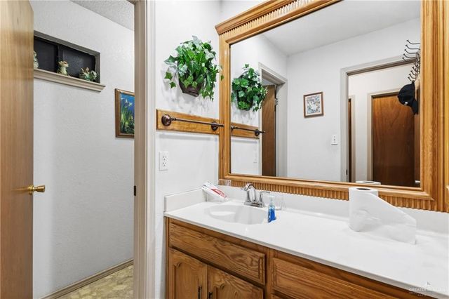 8913 N Bentsen Palm Drive, Mission, TX 78574