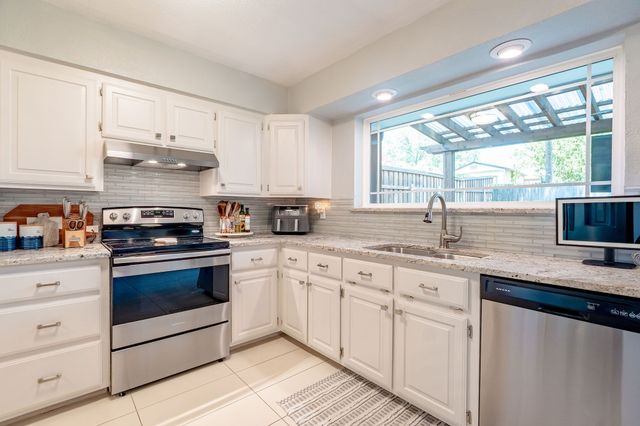 2205 Indian Creek Drive, Irving, TX 75060