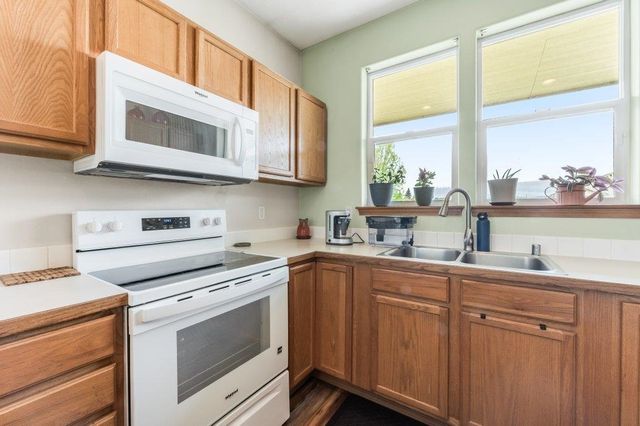 17604 E 3rd Ln, Greenacres, WA 99016