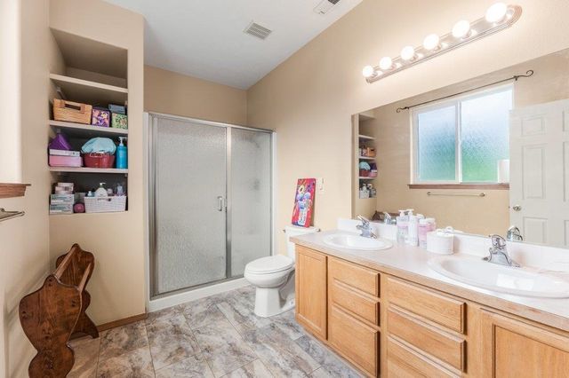 17604 E 3rd Ln, Greenacres, WA 99016