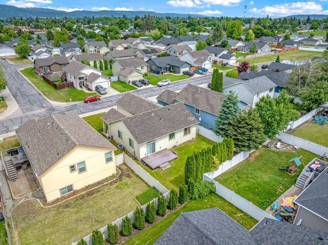 17604 E 3rd Ln, Greenacres, WA 99016
