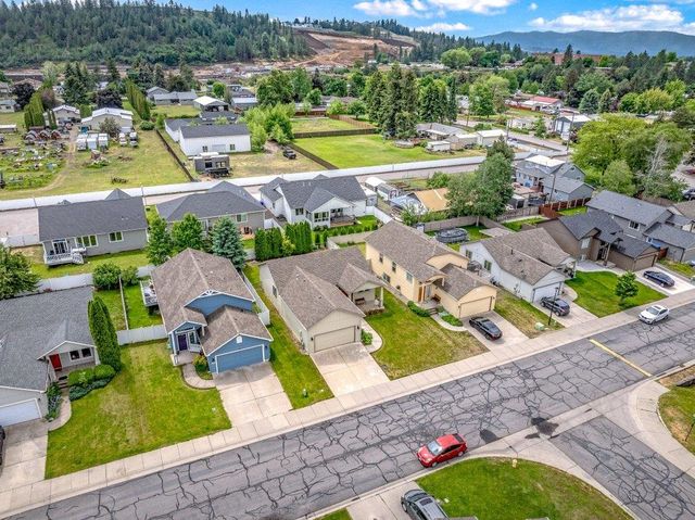 17604 E 3rd Ln, Greenacres, WA 99016