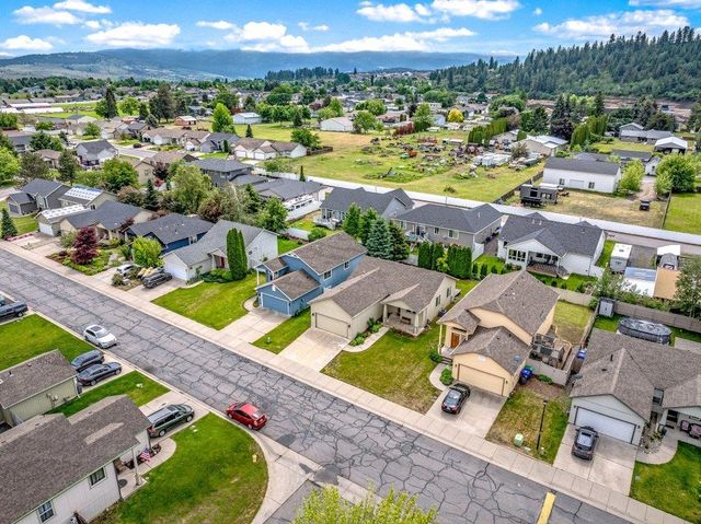 17604 E 3rd Ln, Greenacres, WA 99016