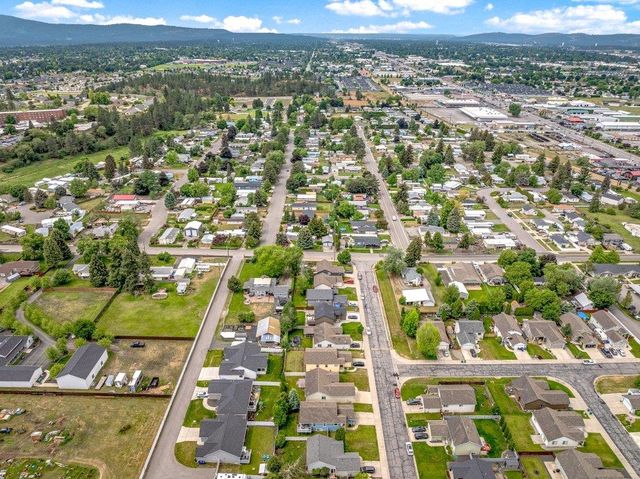 17604 E 3rd Ln, Greenacres, WA 99016