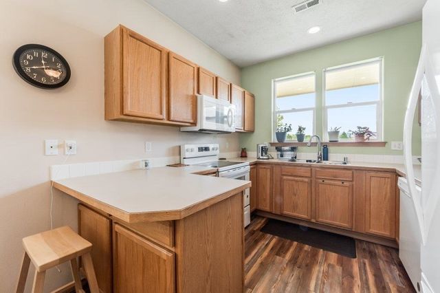 17604 E 3rd Ln, Greenacres, WA 99016