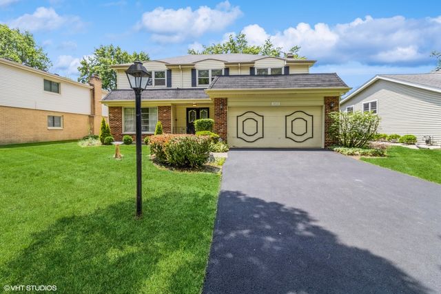 1612 N Burning Bush Lane, Mount Prospect, IL 60056