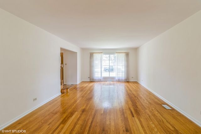 1612 N Burning Bush Lane, Mount Prospect, IL 60056