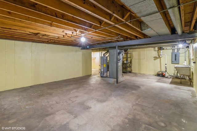1612 N Burning Bush Lane, Mount Prospect, IL 60056