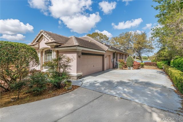 1905 N Eagle Chase Drive, Hernando, FL 34442