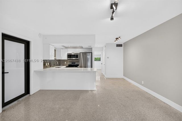 2190 NE 51st Court 105, Fort Lauderdale, FL 33308