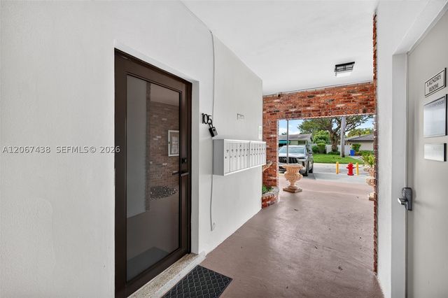 2190 NE 51st Court 105, Fort Lauderdale, FL 33308