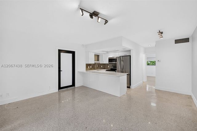 2190 NE 51st Court 105, Fort Lauderdale, FL 33308
