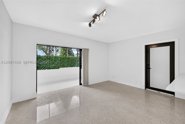 2190 NE 51st Court 105, Fort Lauderdale, FL 33308