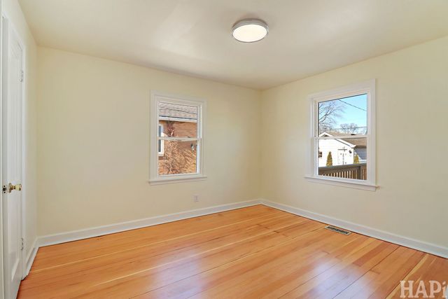 3912 West Avenue W, Mchenry, IL 60050