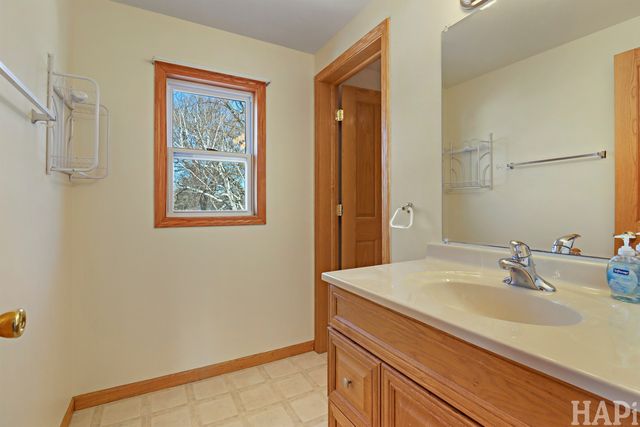 3912 West Avenue W, Mchenry, IL 60050