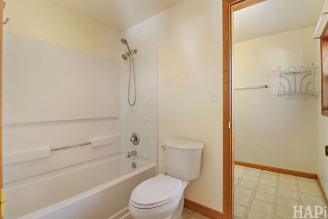 3912 West Avenue W, Mchenry, IL 60050