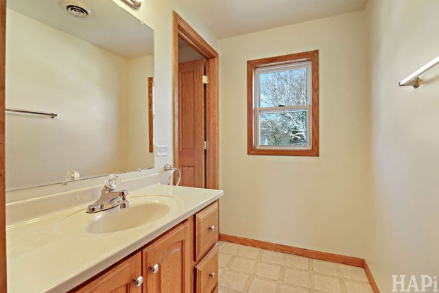 3912 West Avenue W, Mchenry, IL 60050