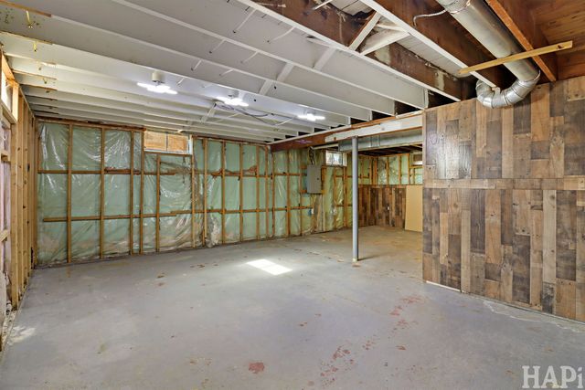 3912 West Avenue W, Mchenry, IL 60050