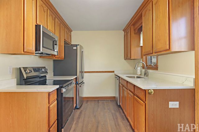 3912 West Avenue W, Mchenry, IL 60050