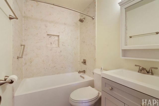 3912 West Avenue W, Mchenry, IL 60050