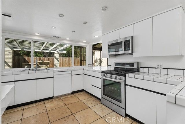 26581 Saddleback Dr, Mission Viejo, CA 92691