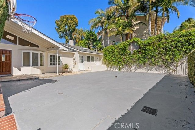 26581 Saddleback Dr, Mission Viejo, CA 92691