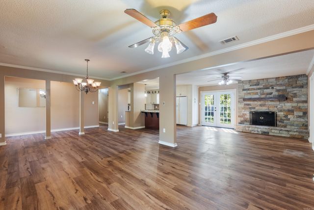 13 Oakdale Dr, Conway, AR 72034