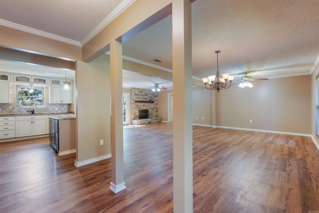 13 Oakdale Dr, Conway, AR 72034