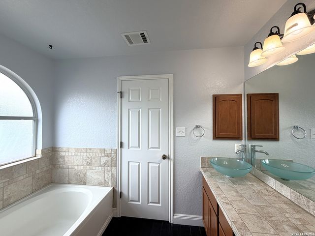 11802 LEMONMINT PKWY, San Antonio, TX 78245