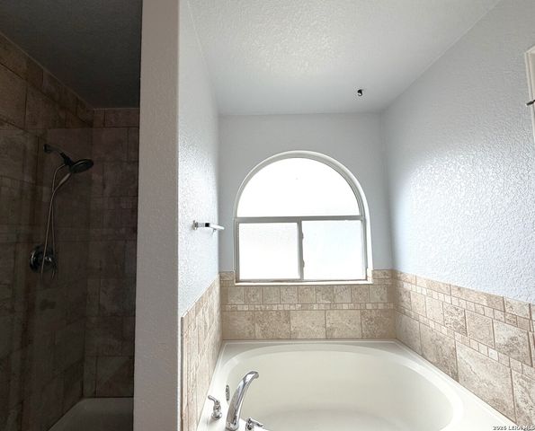 11802 LEMONMINT PKWY, San Antonio, TX 78245