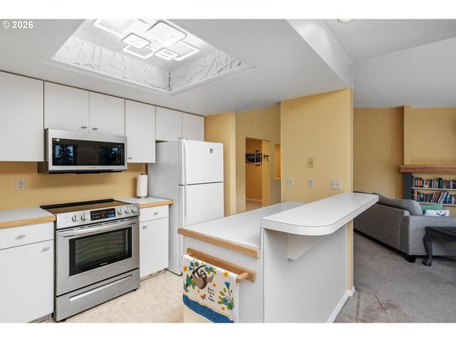 1840 REES HILL Rd 21, Salem, OR 97306