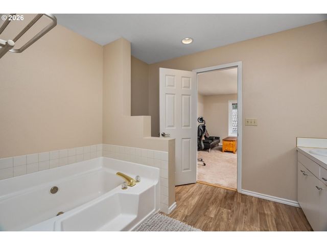 1840 REES HILL Rd 21, Salem, OR 97306