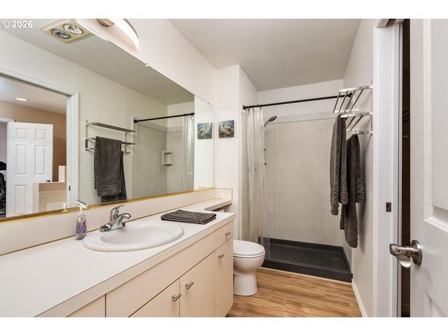 1840 REES HILL Rd 21, Salem, OR 97306