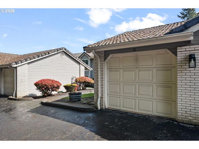 1840 REES HILL Rd 21, Salem, OR 97306