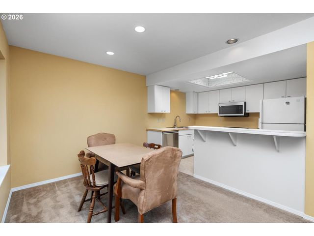 1840 REES HILL Rd 21, Salem, OR 97306