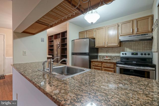 2719-B SUSSEX CT, Mount Laurel, NJ 08054