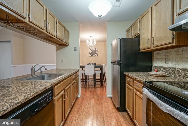 2719-B SUSSEX CT, Mount Laurel, NJ 08054