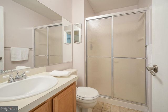 2719-B SUSSEX CT, Mount Laurel, NJ 08054