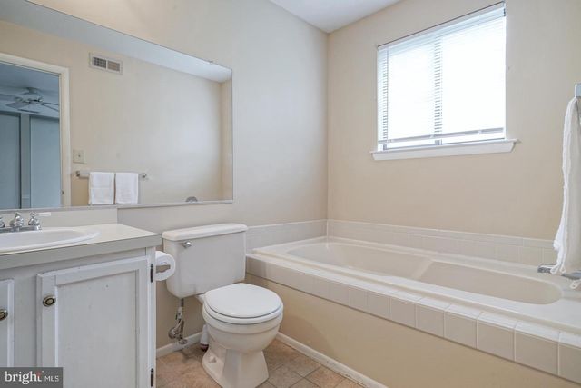 2719-B SUSSEX CT, Mount Laurel, NJ 08054