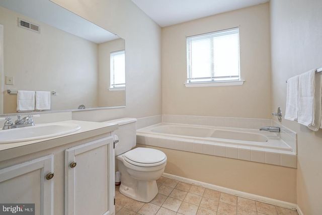 2719-B SUSSEX CT, Mount Laurel, NJ 08054