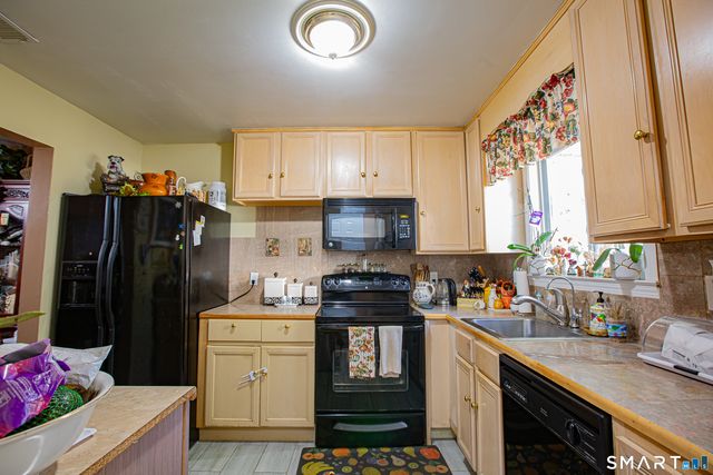25 Padanaram Road 23, Danbury, CT 06811