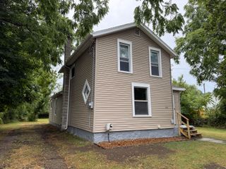 1015 N Blackstone Street, Jackson, MI 49202