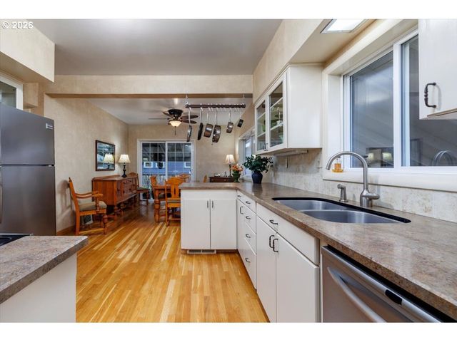 2945 Ne 68TH Ave, Portland, OR 97213